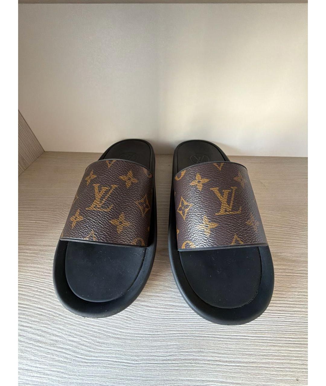 LOUIS VUITTON Коричневые шлепанцы, фото 2