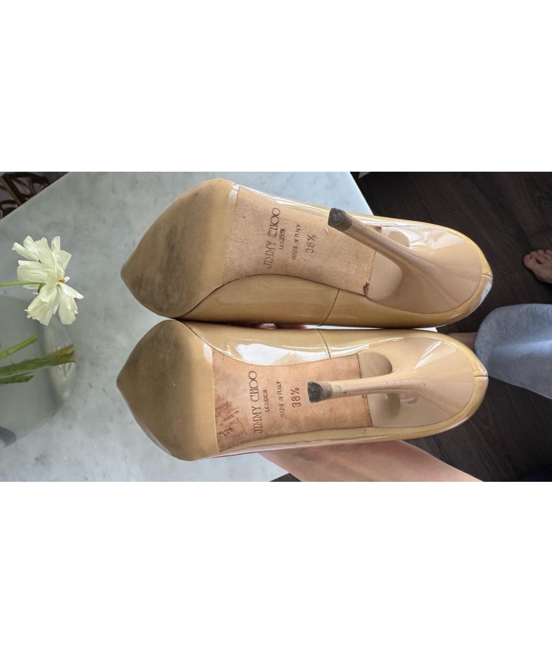 JIMMY CHOO Бежевые туфли из лакированной кожи, фото 7