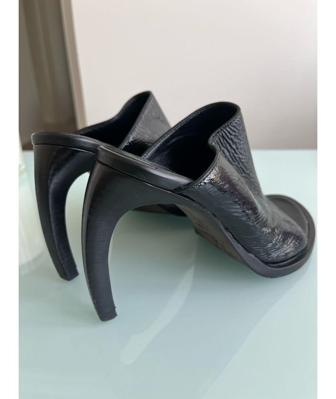 ANN DEMEULEMEESTER Черные мюли из лакированной кожи, фото 3