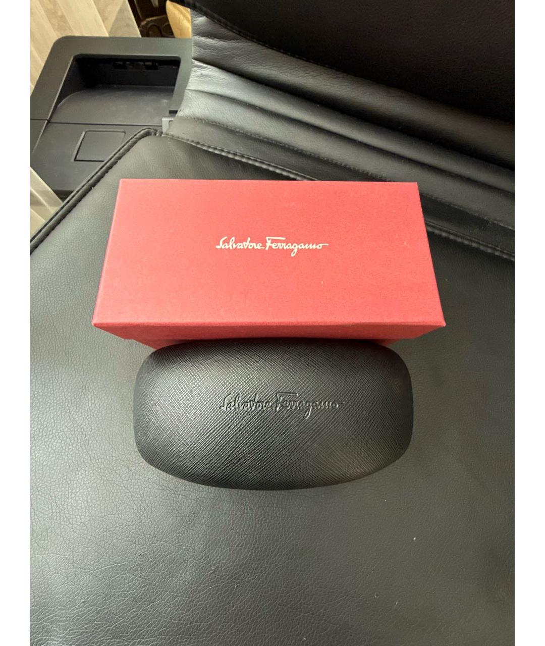 FERRAGAMO Черные пластиковые солнцезащитные очки, фото 4