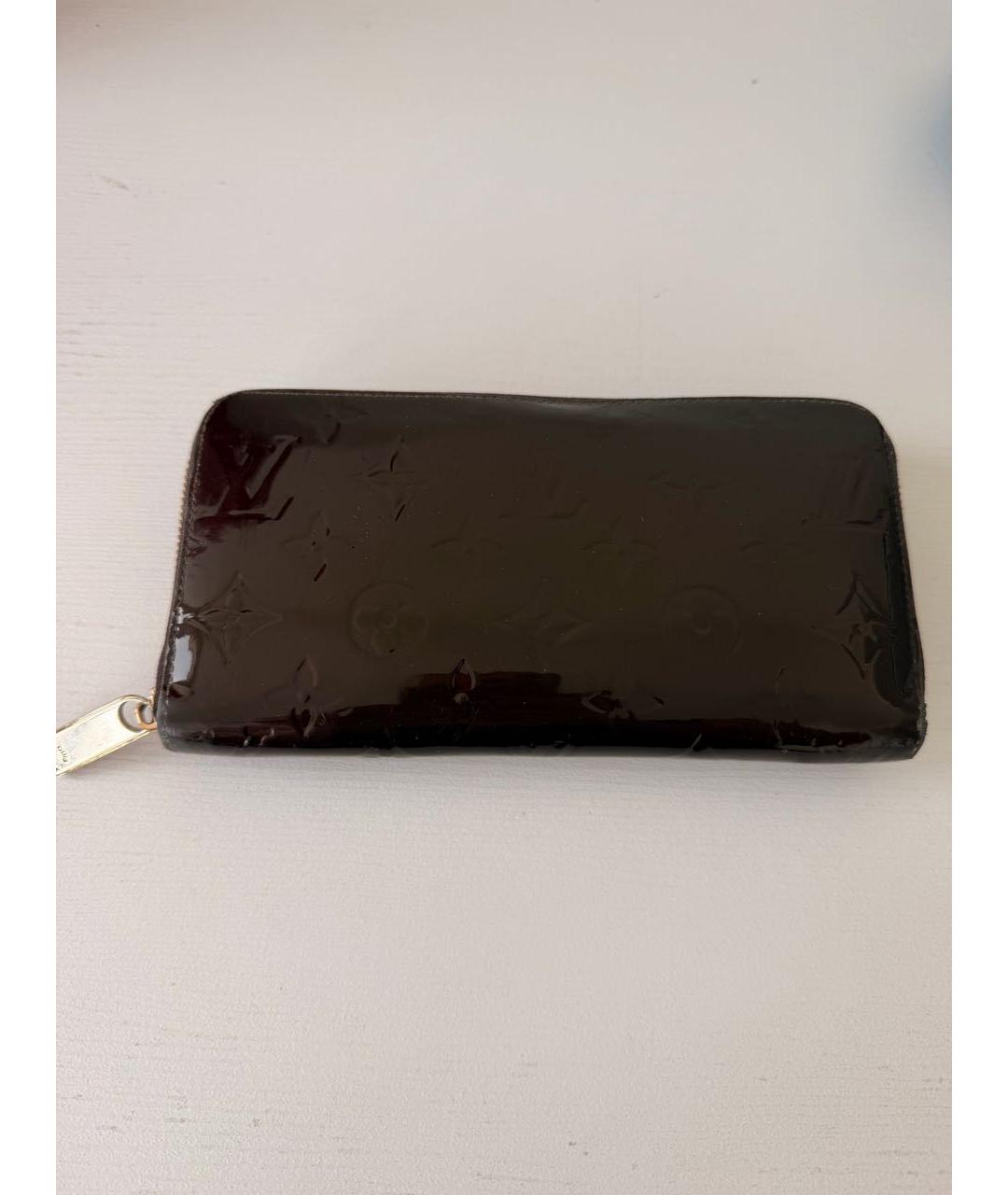 LOUIS VUITTON Бордовый кошелек из лакированной кожи, фото 5