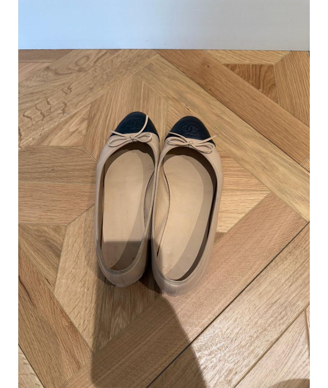 CHANEL Бежевые кожаные балетки, фото 3