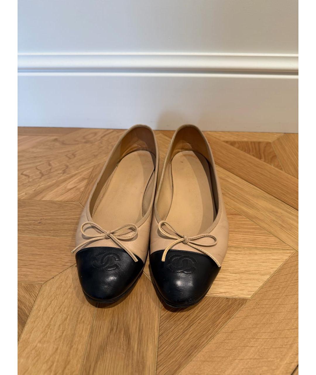 CHANEL Бежевые кожаные балетки, фото 2