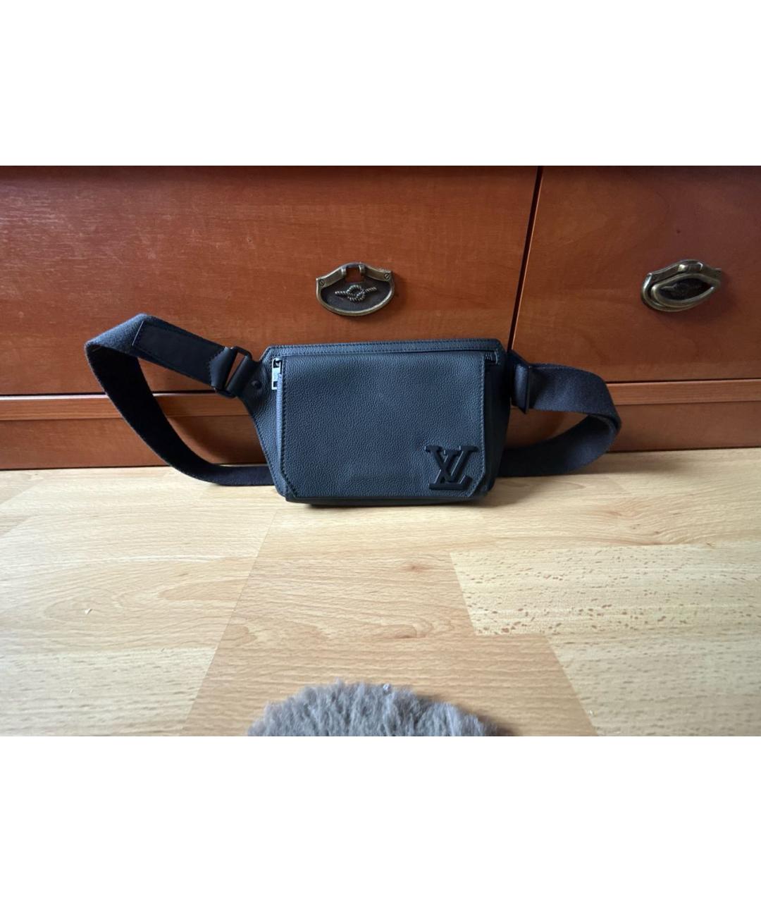 LOUIS VUITTON Черная кожаная поясная сумка, фото 8