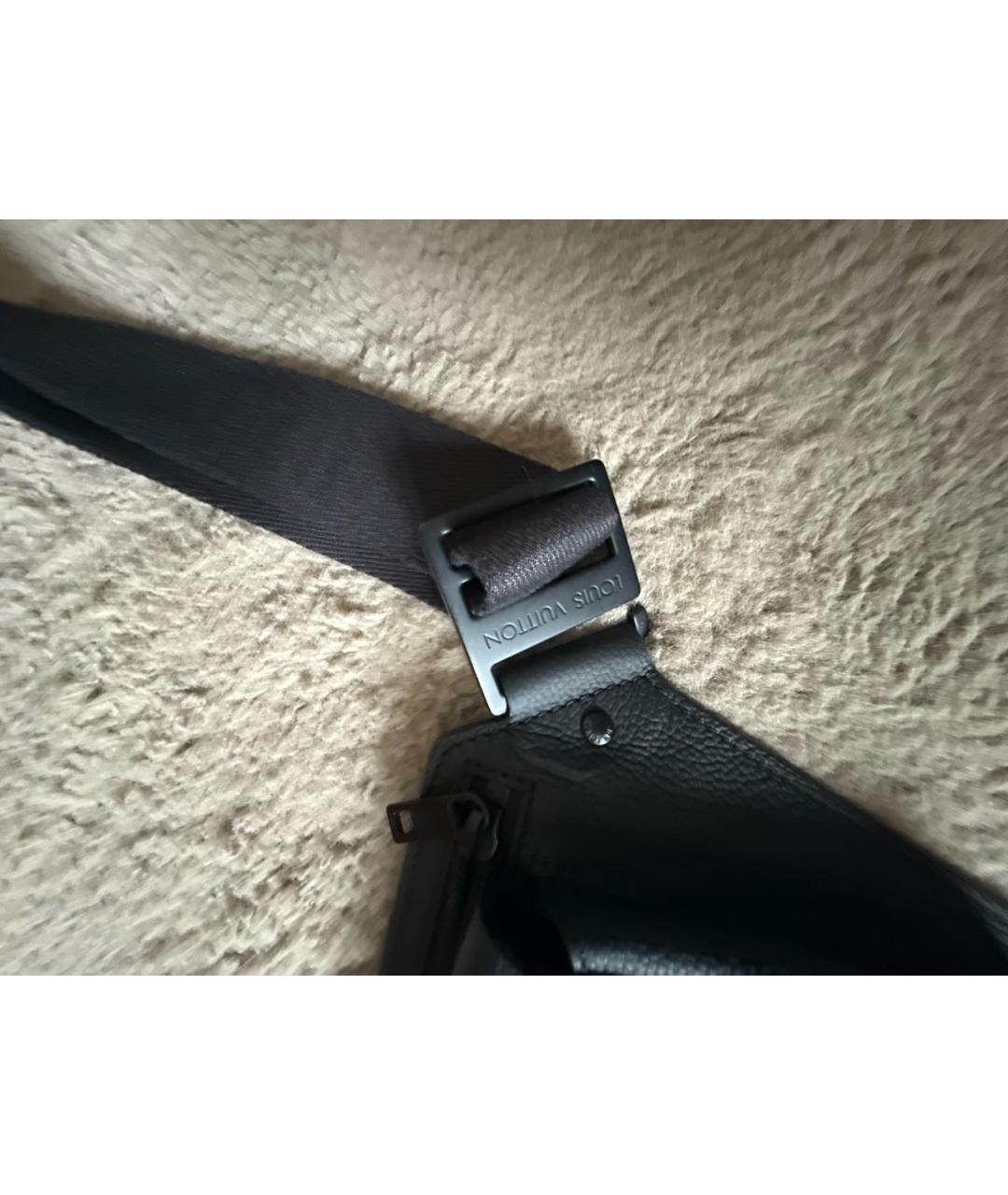 LOUIS VUITTON Черная кожаная поясная сумка, фото 5