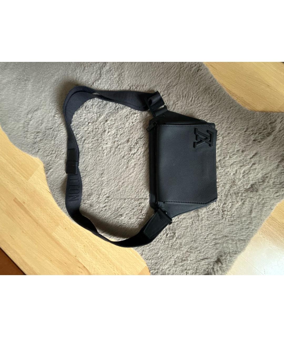 LOUIS VUITTON Черная кожаная поясная сумка, фото 4