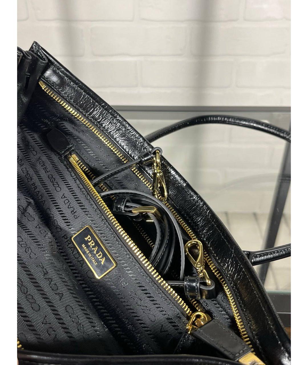 PRADA Черная сумка через плечо из лакированной кожи, фото 6
