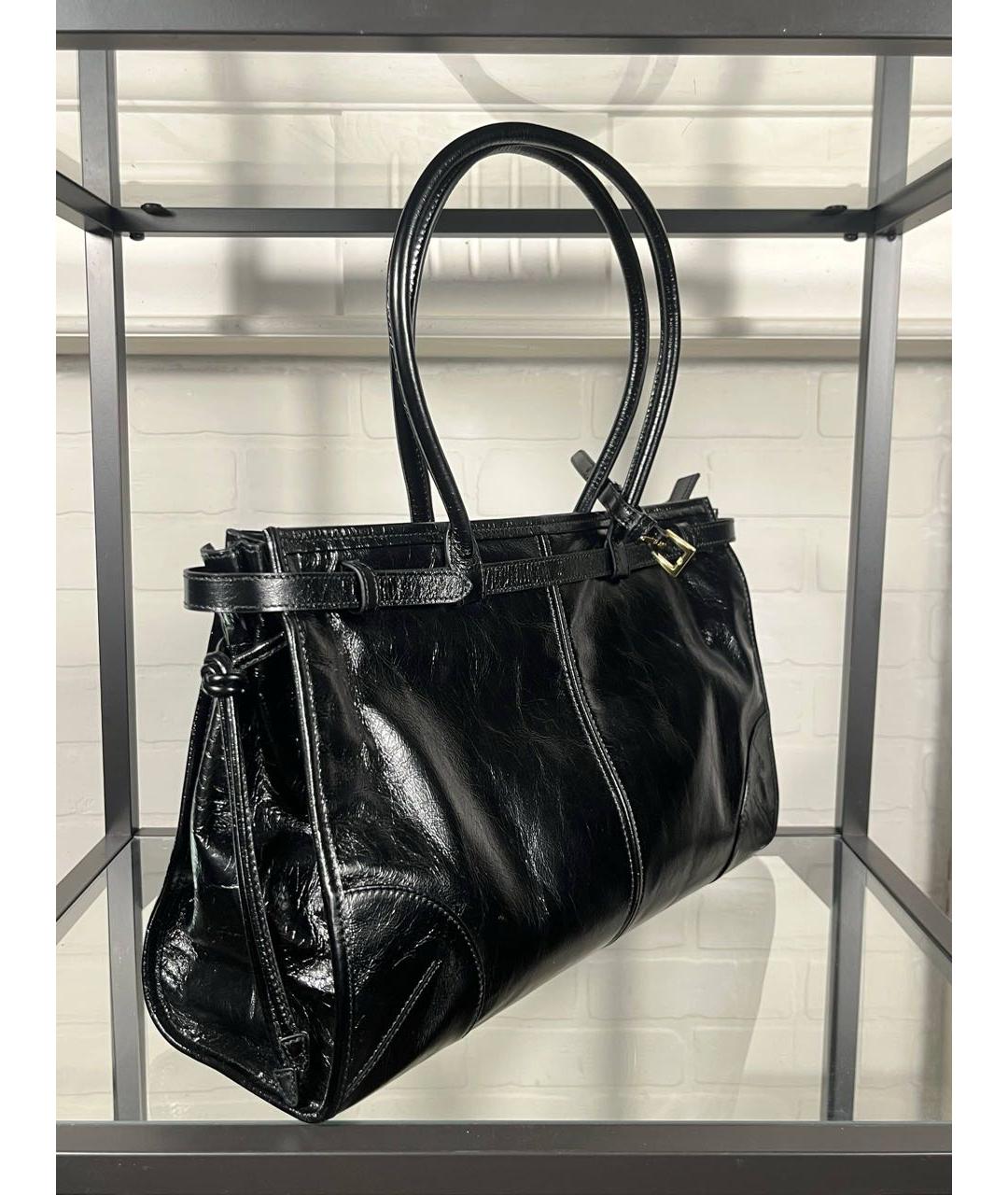 PRADA Черная сумка через плечо из лакированной кожи, фото 3