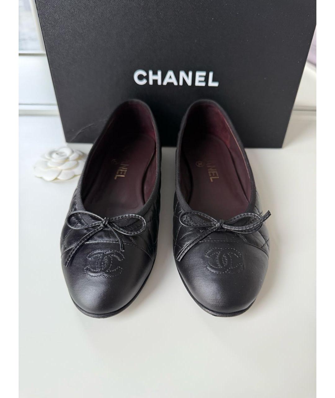 CHANEL Черные кожаные балетки, фото 2
