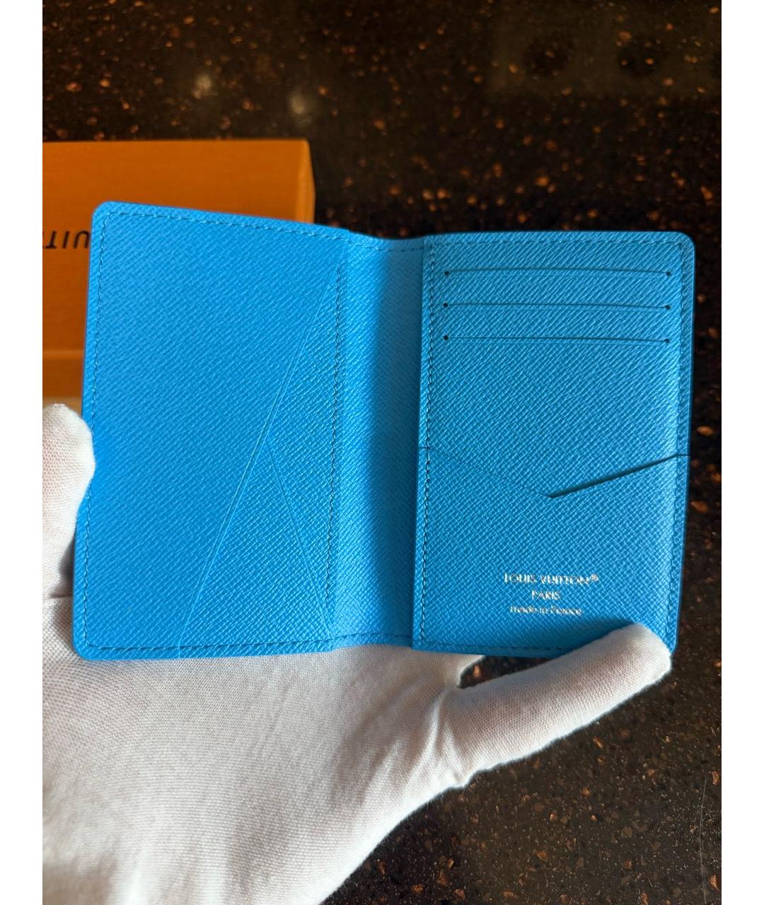 LOUIS VUITTON Голубой кожаный кардхолдер, фото 2