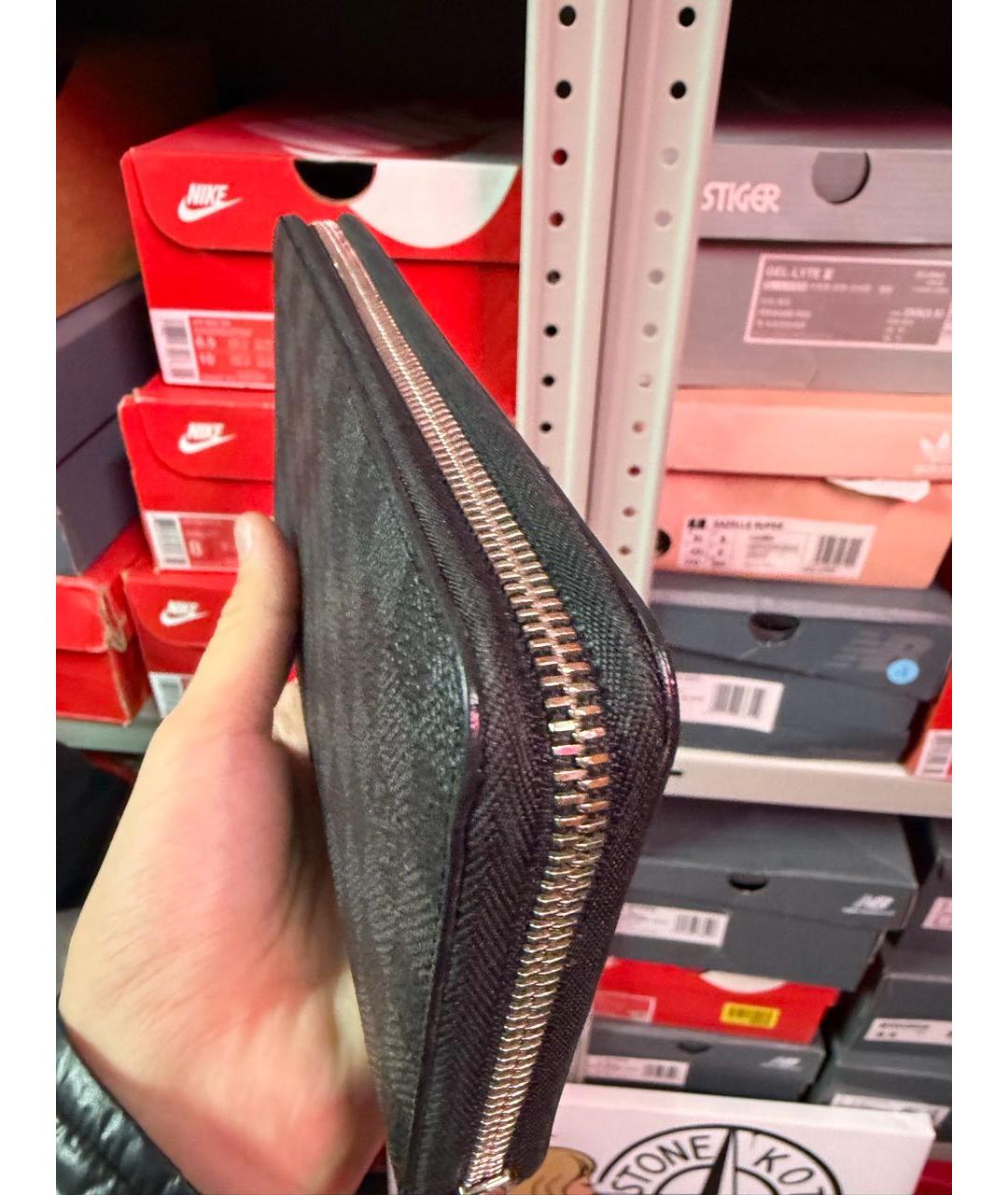 LOUIS VUITTON Черный кожаный кошелек, фото 4