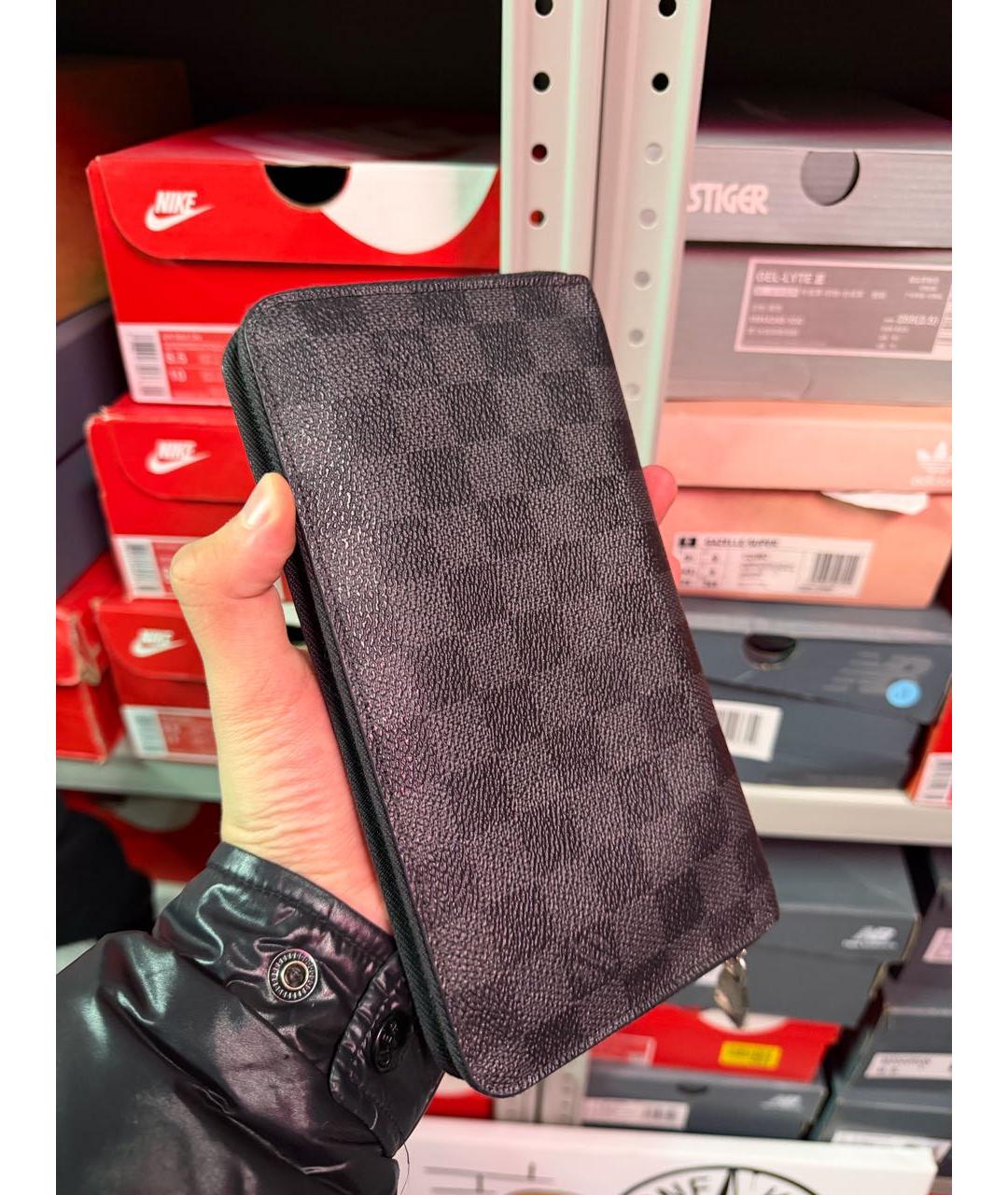 LOUIS VUITTON Черный кожаный кошелек, фото 2