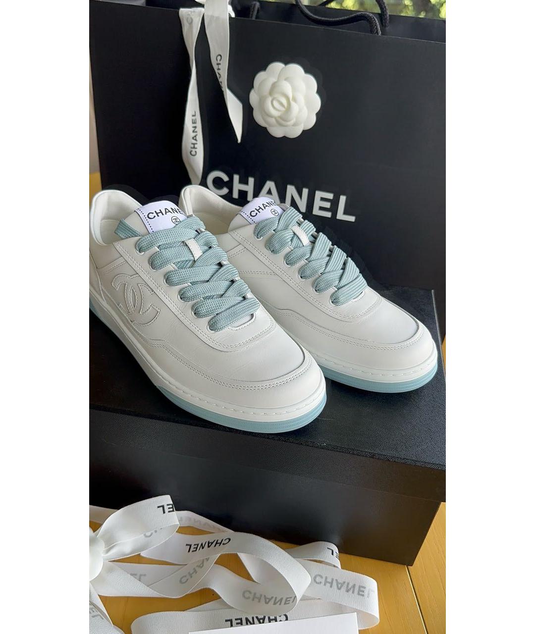 CHANEL Белые кожаные кроссовки, фото 3