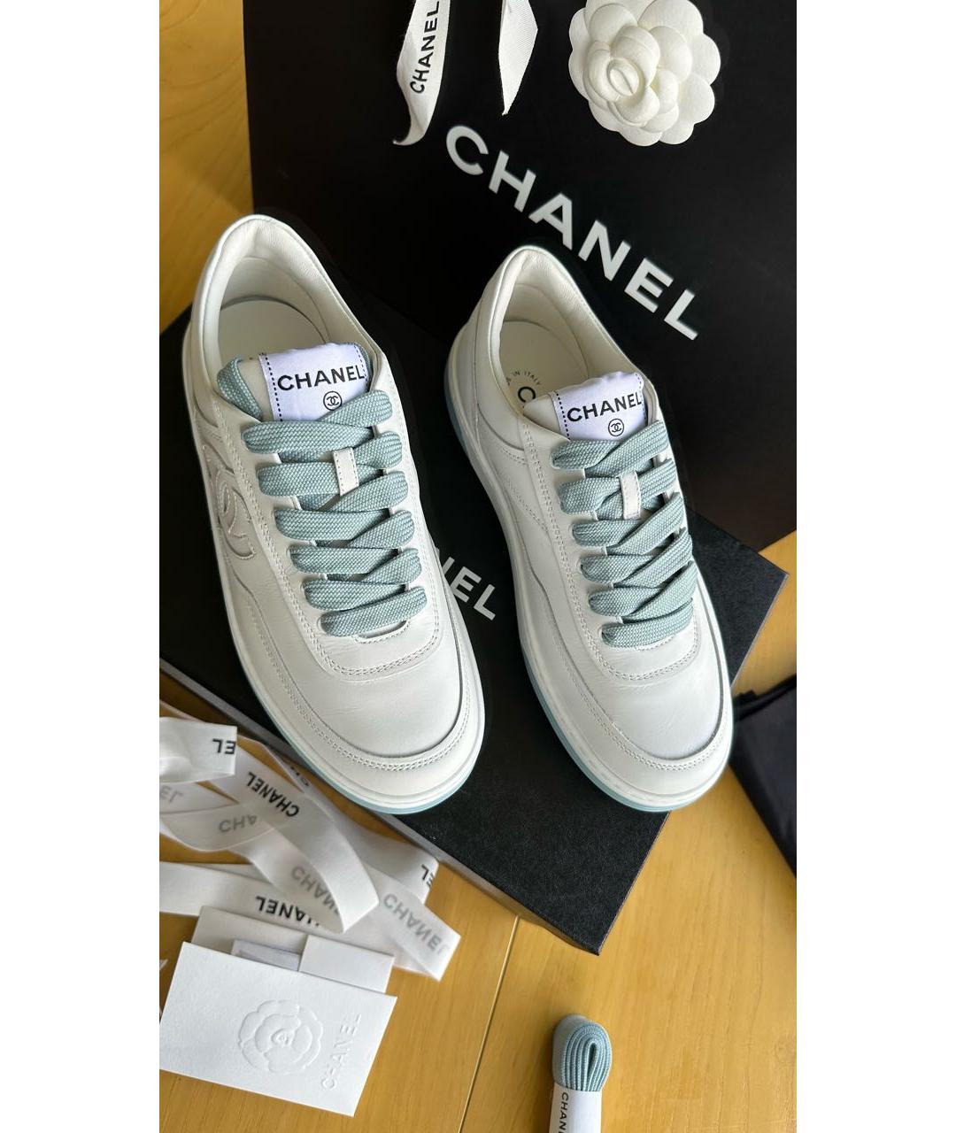 CHANEL Белые кожаные кроссовки, фото 2