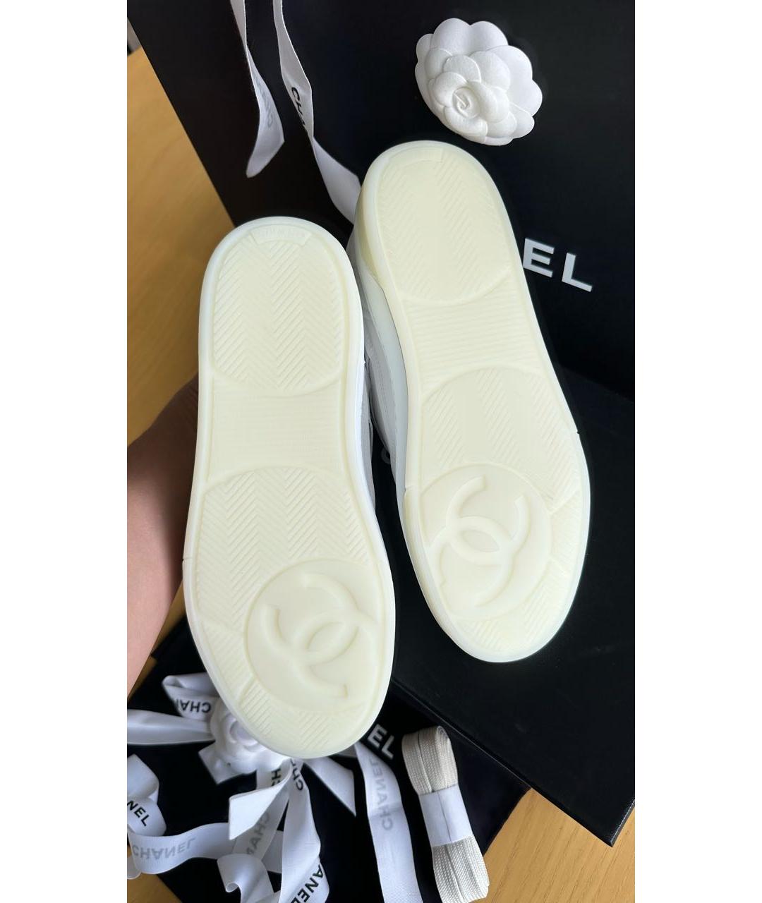 CHANEL Белые кожаные кроссовки, фото 2