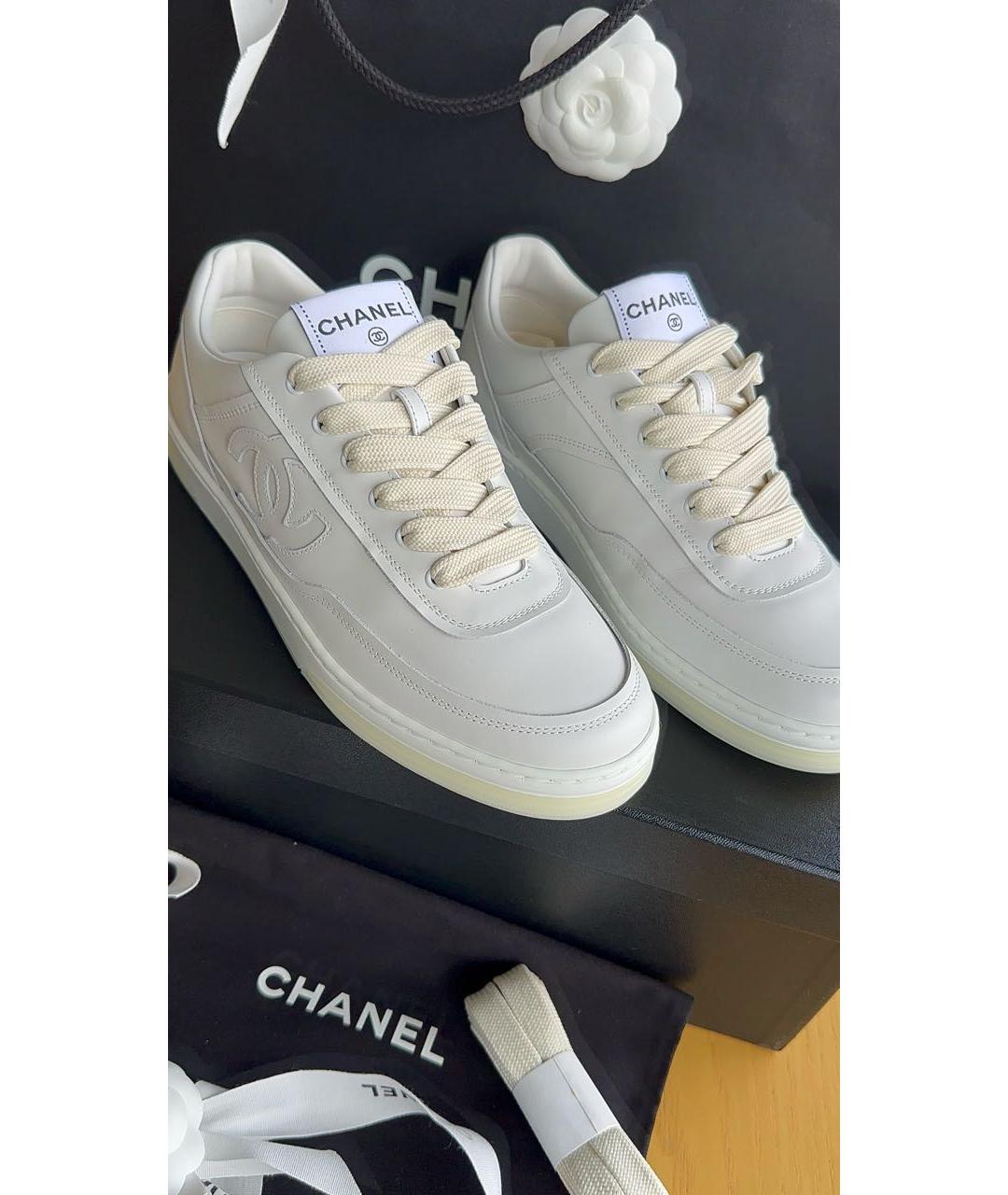 CHANEL Белые кожаные кроссовки, фото 4