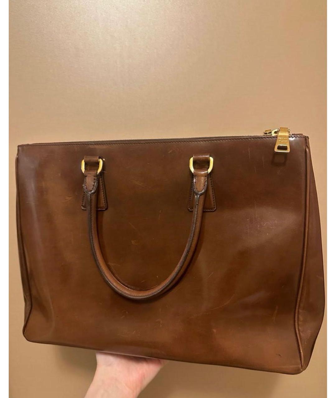 PRADA Коричневая кожаная сумка с короткими ручками, фото 3