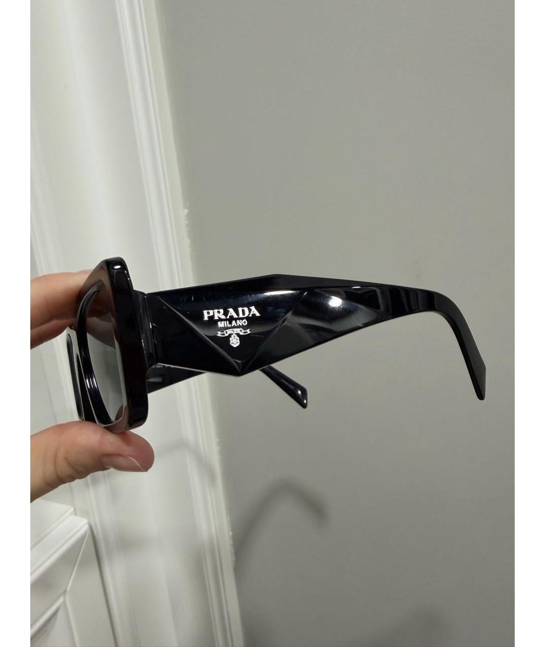 PRADA Черные пластиковые солнцезащитные очки, фото 3