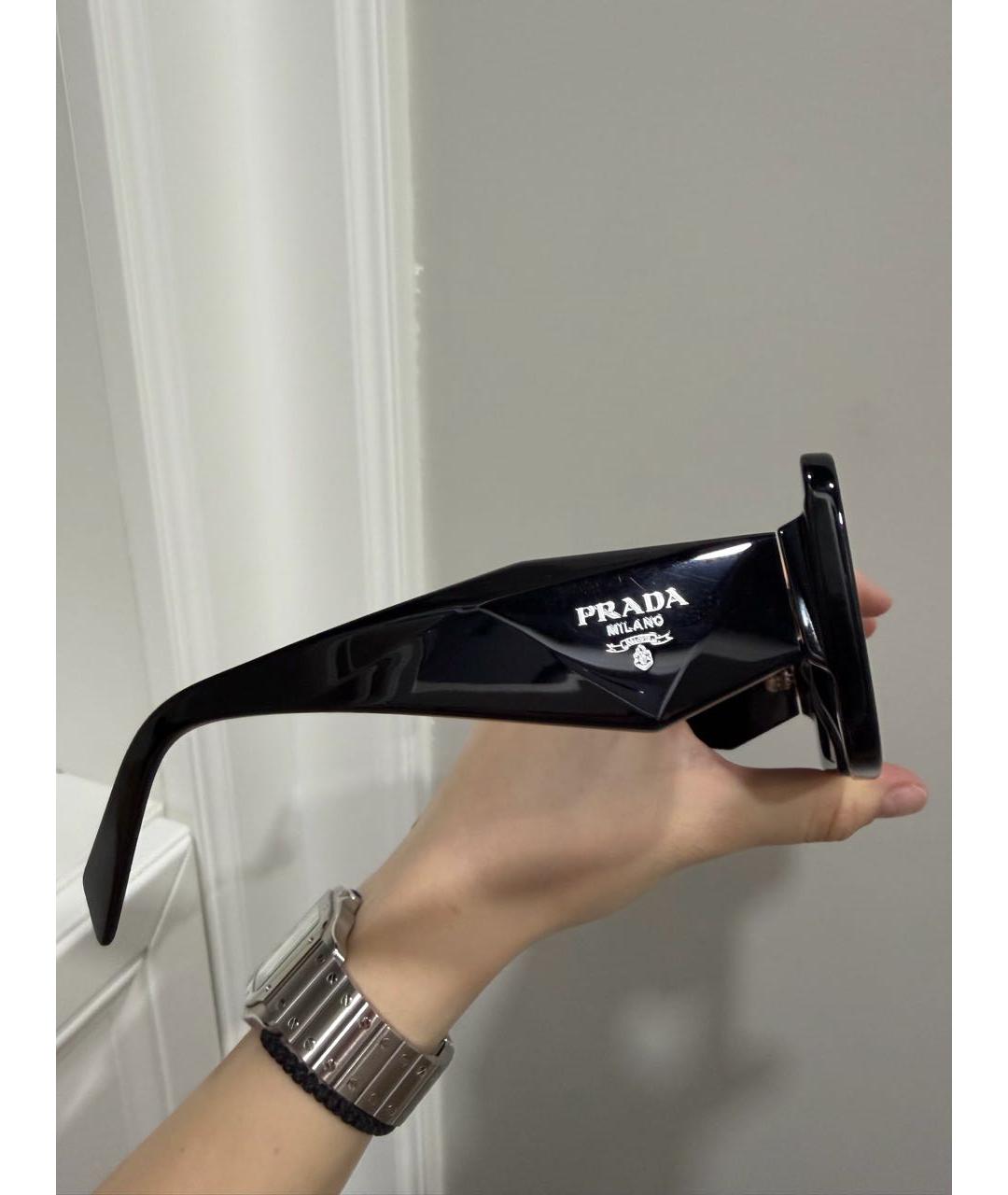 PRADA Черные пластиковые солнцезащитные очки, фото 2