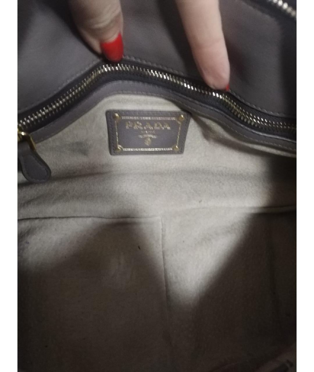 PRADA Серая кожаная сумка с короткими ручками, фото 6