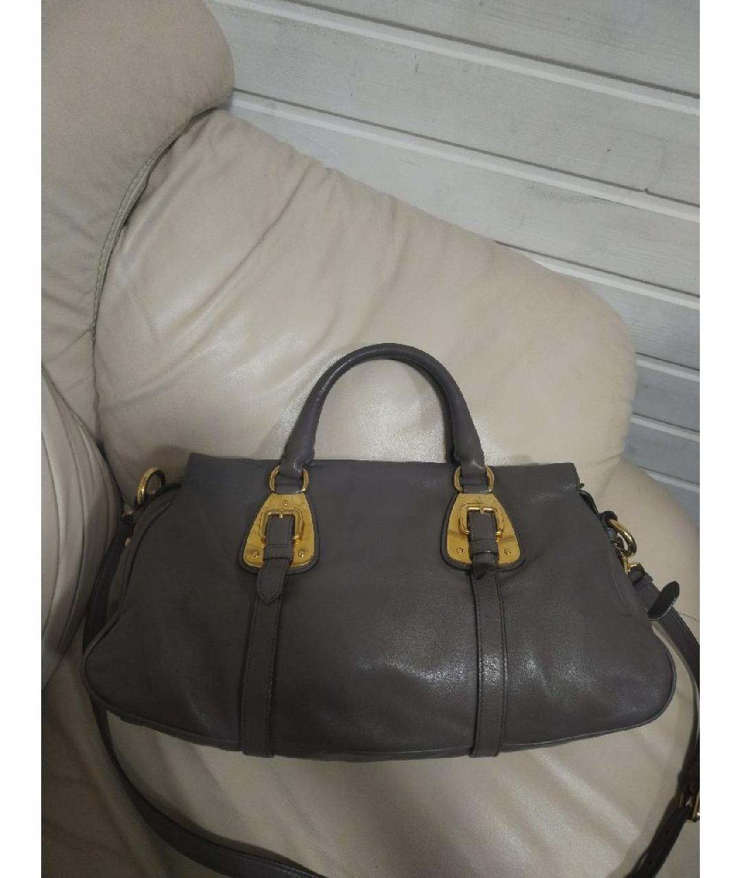 PRADA Серая кожаная сумка с короткими ручками, фото 2