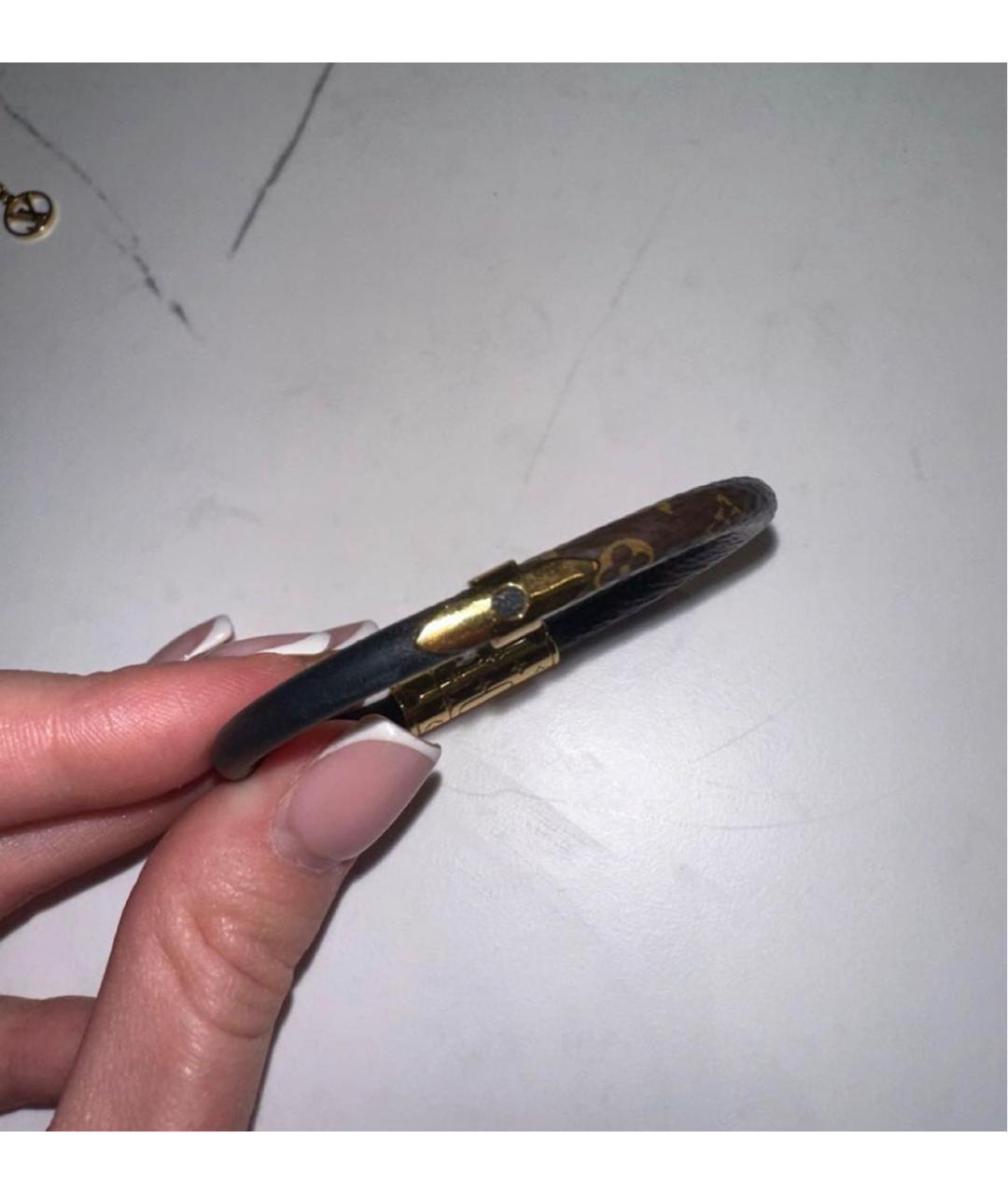 LOUIS VUITTON Коричневый латунный браслет, фото 3