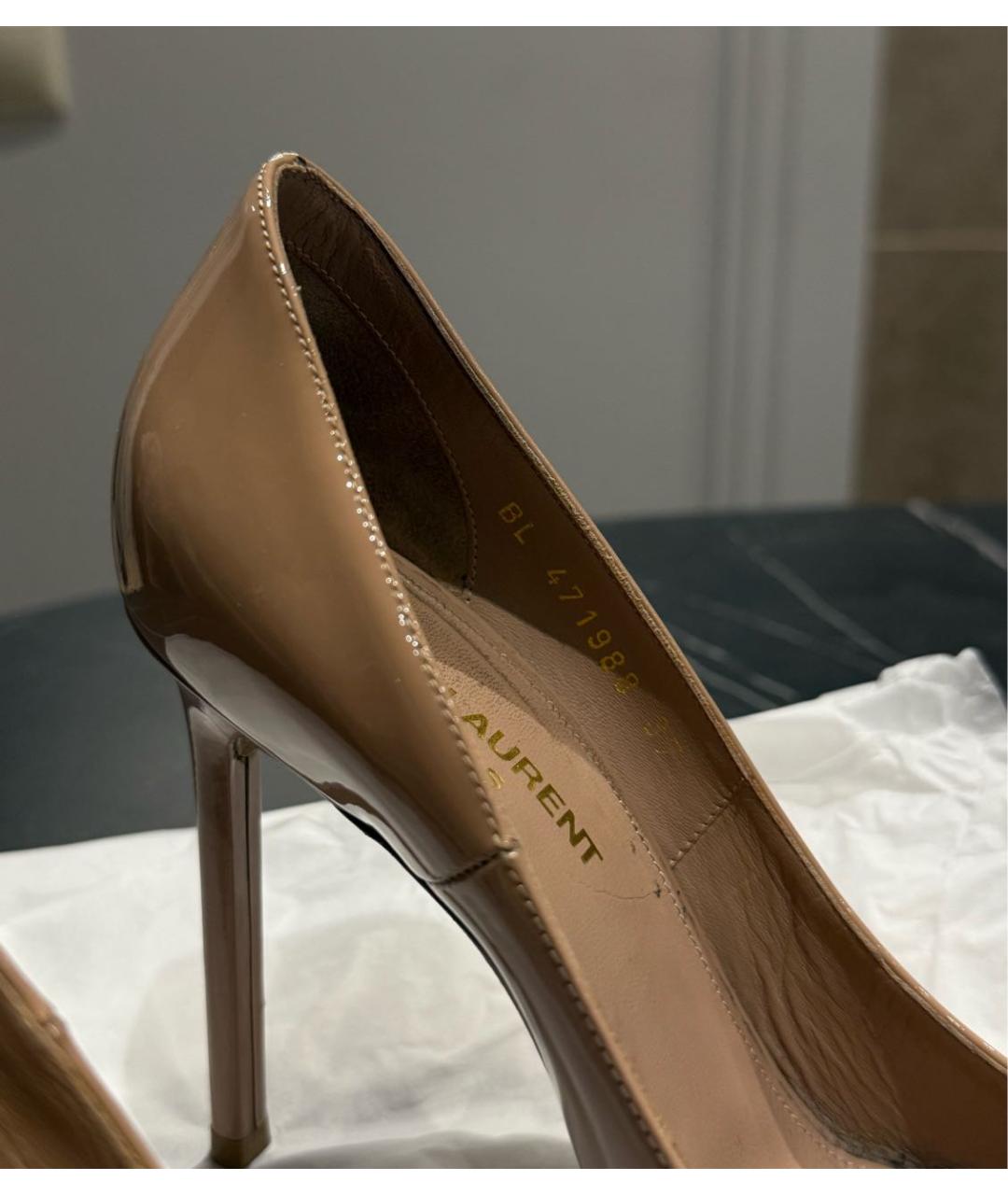 SAINT LAURENT Бежевые туфли из лакированной кожи, фото 5