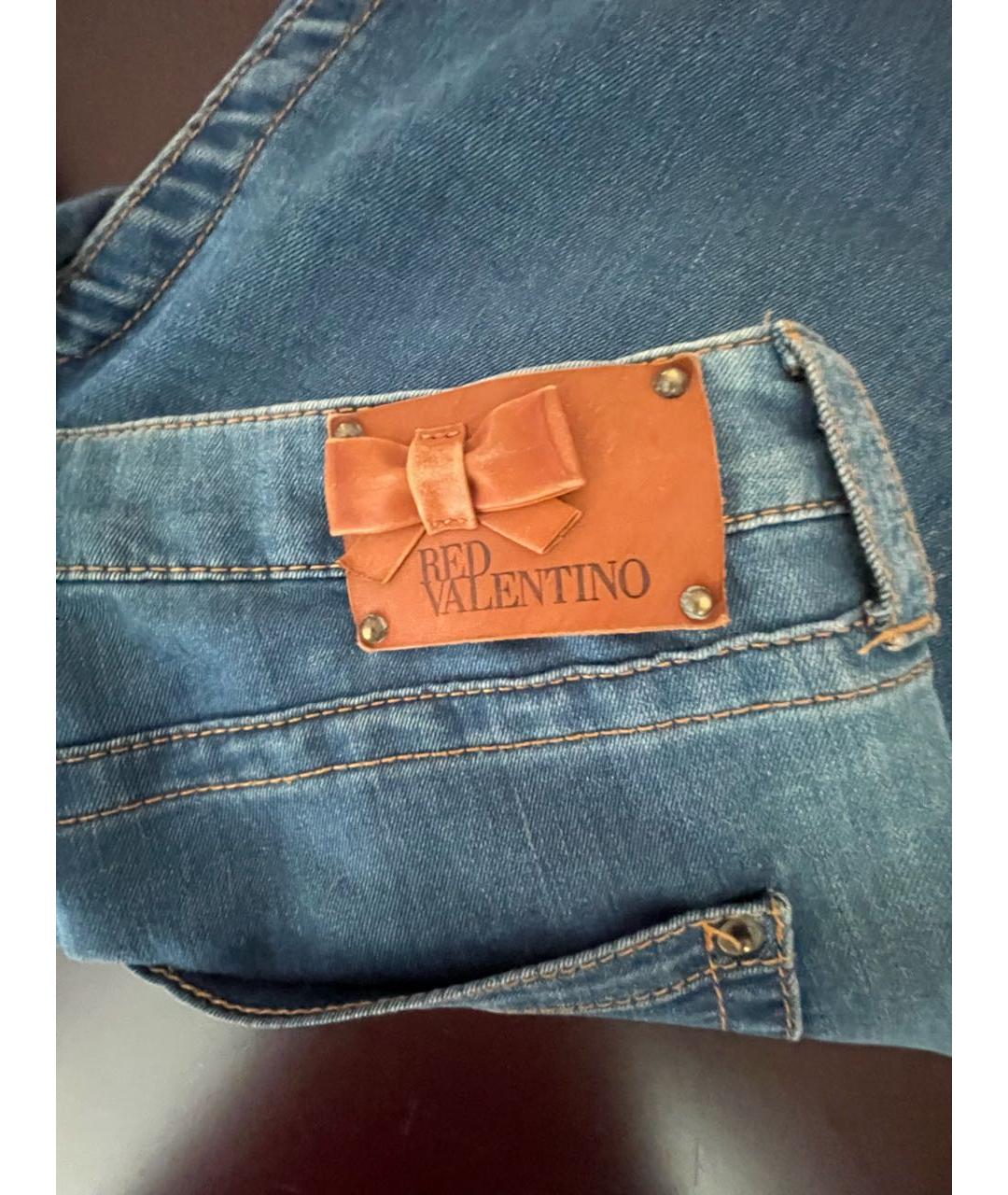 RED VALENTINO Голубые хлопко-эластановые джинсы слим, фото 2