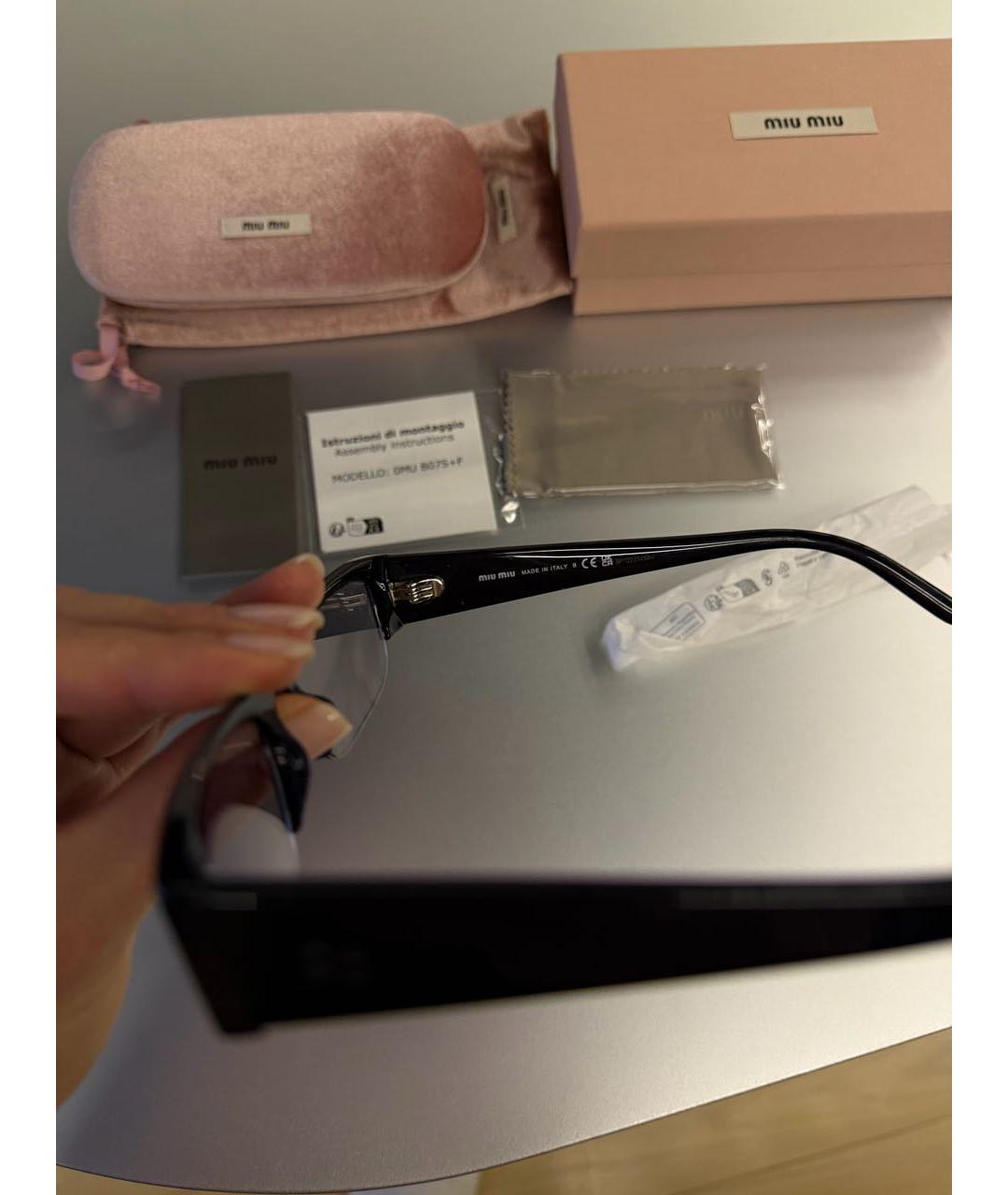 MIU MIU Антрацитовые пластиковые солнцезащитные очки, фото 2