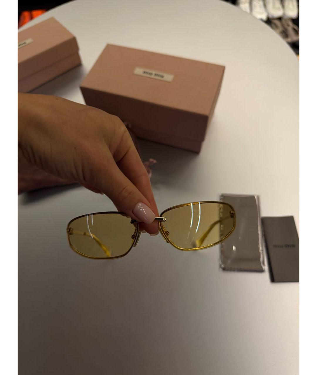 MIU MIU Желтые металлические солнцезащитные очки, фото 5