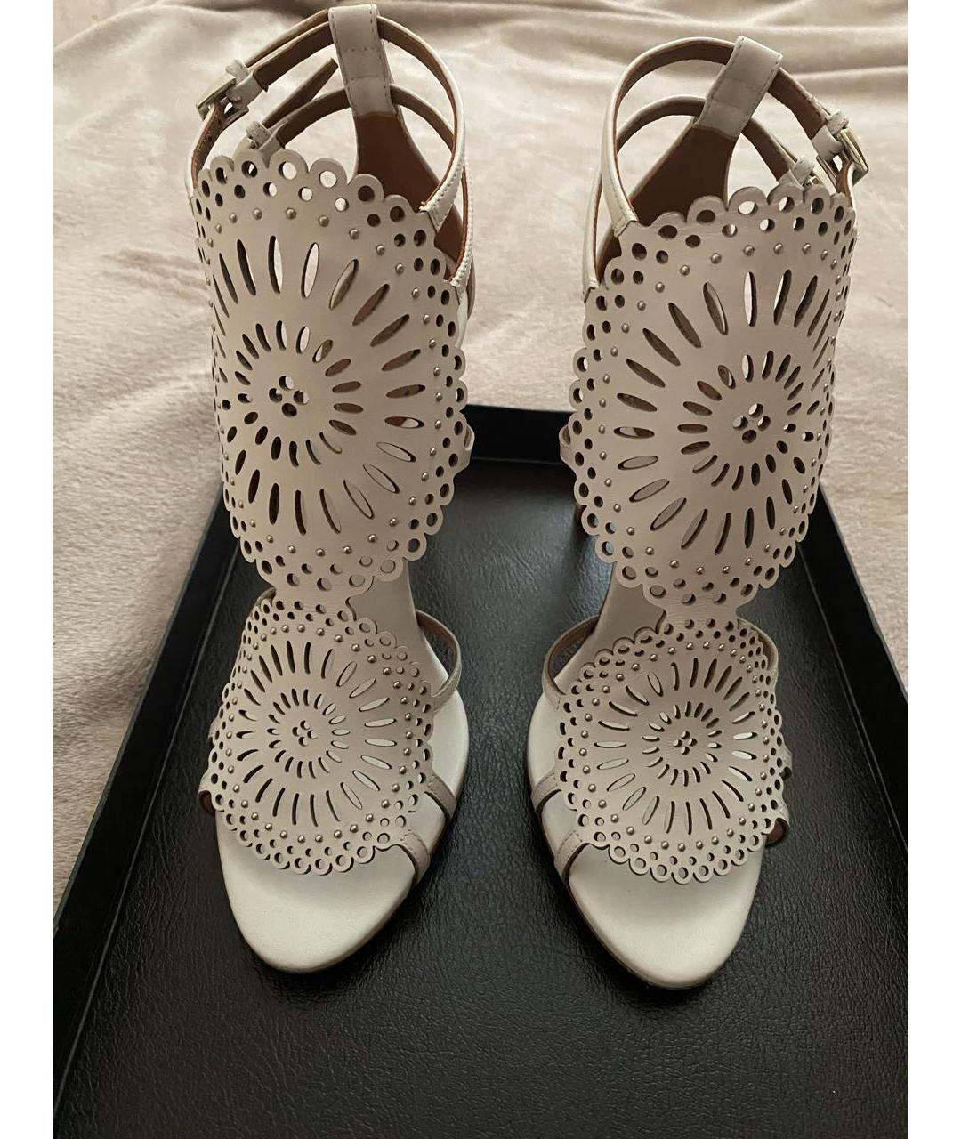 ALAIA Белые кожаные босоножки, фото 2