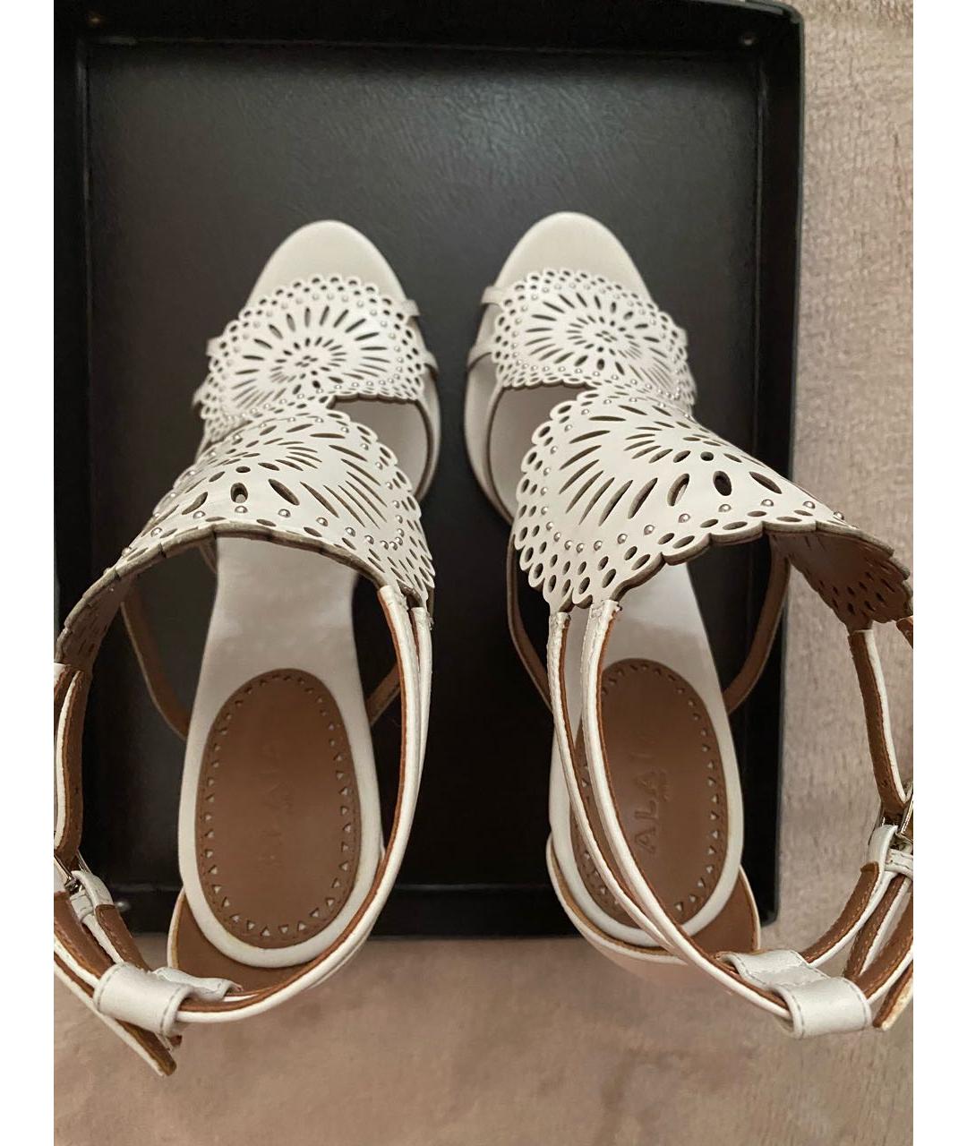 ALAIA Белые кожаные босоножки, фото 3