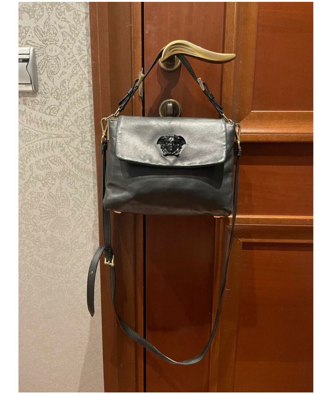 VERSACE Черная кожаная сумка тоут, фото 6