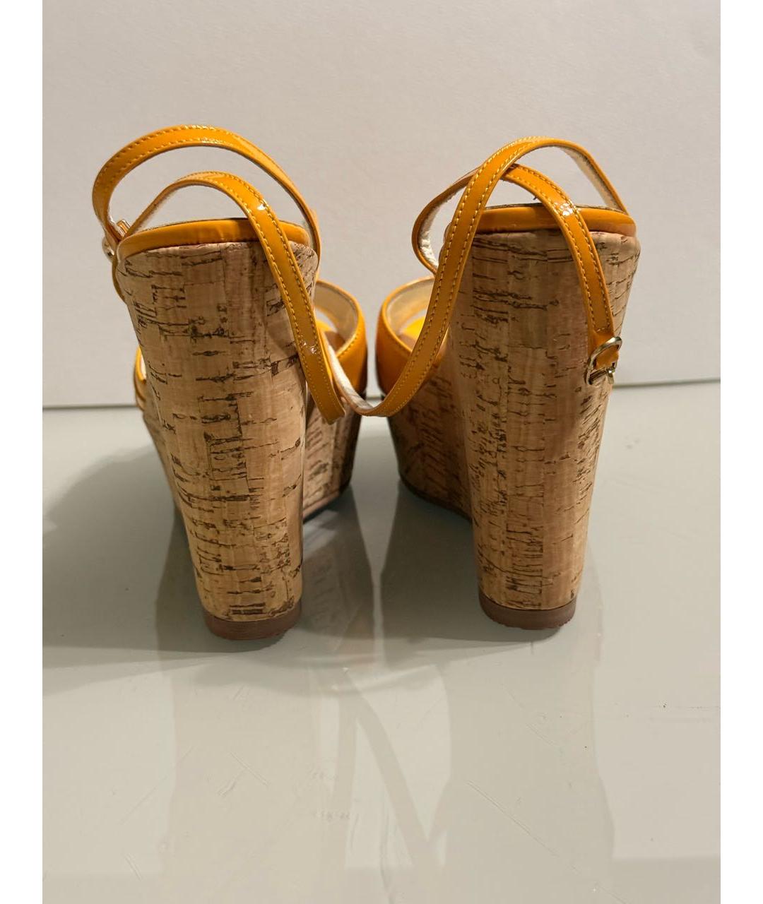 FENDI Желтые босоножки из лакированной кожи, фото 4