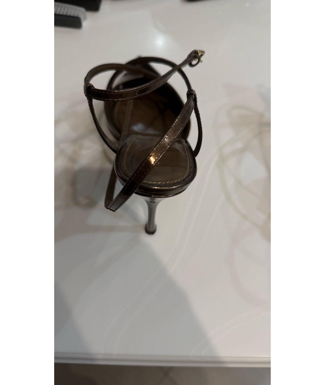 SERGIO ROSSI Коричневые босоножки из лакированной кожи, фото 4