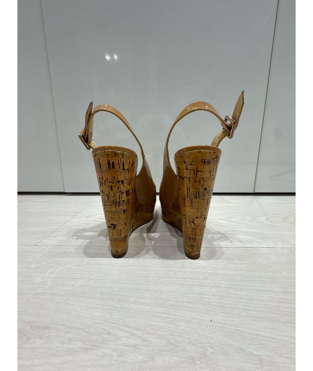 CHRISTIAN LOUBOUTIN Бежевые туфли из лакированной кожи, фото 4