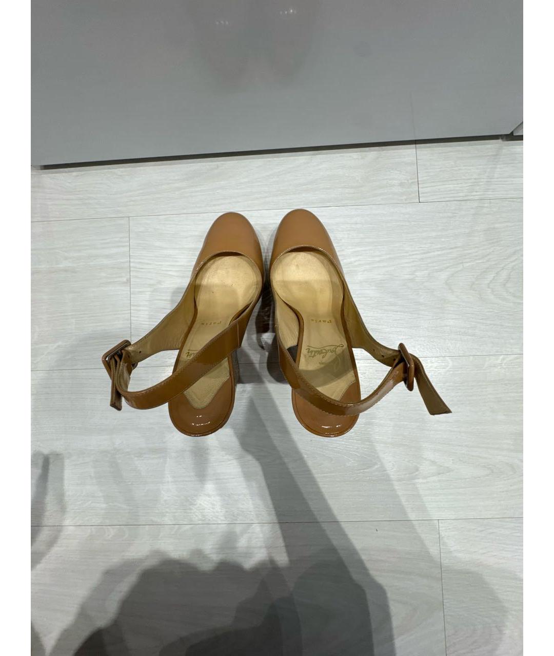 CHRISTIAN LOUBOUTIN Бежевые туфли из лакированной кожи, фото 3