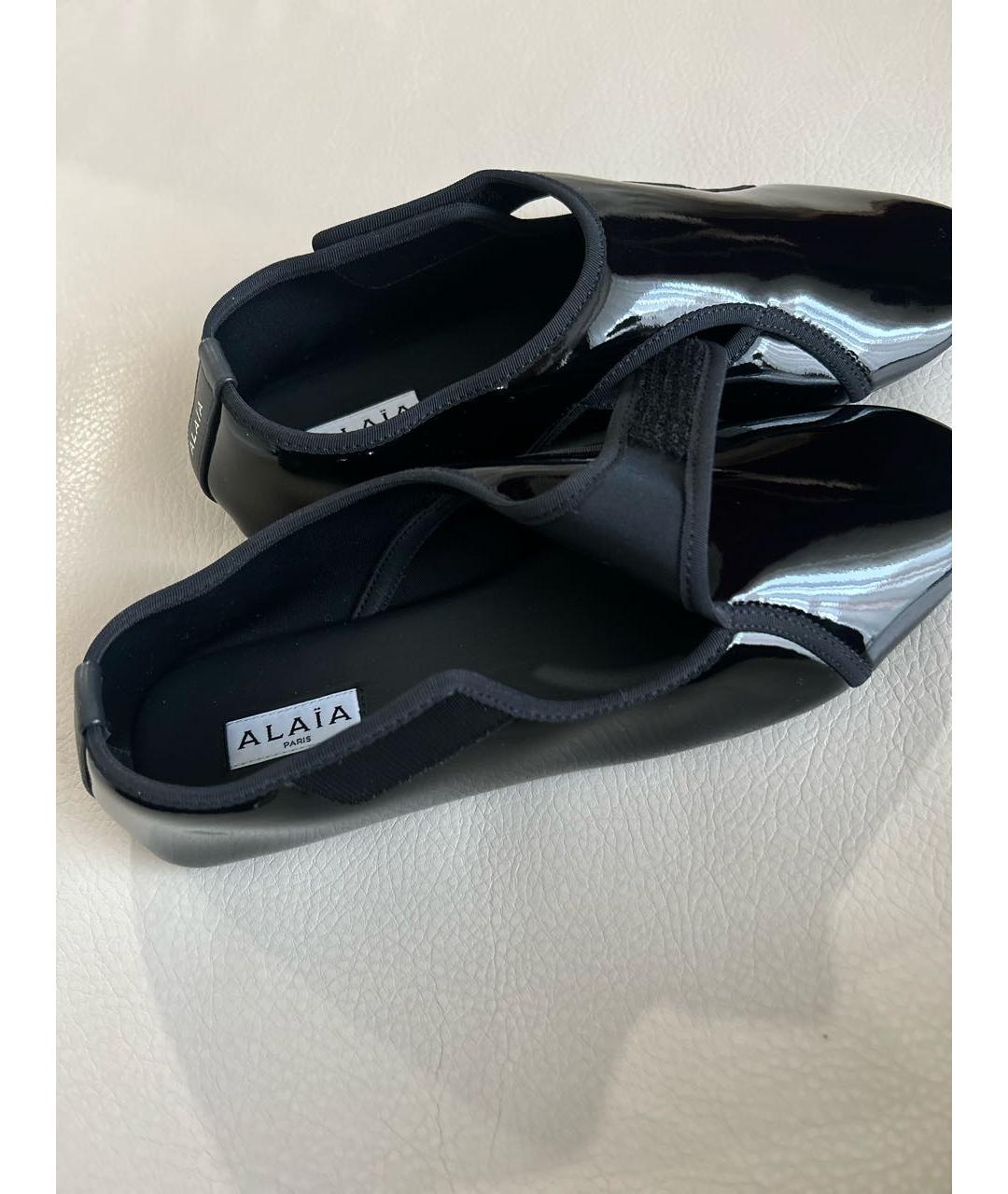 ALAIA Черные лодочки на низком каблуке из лакированной кожи, фото 8