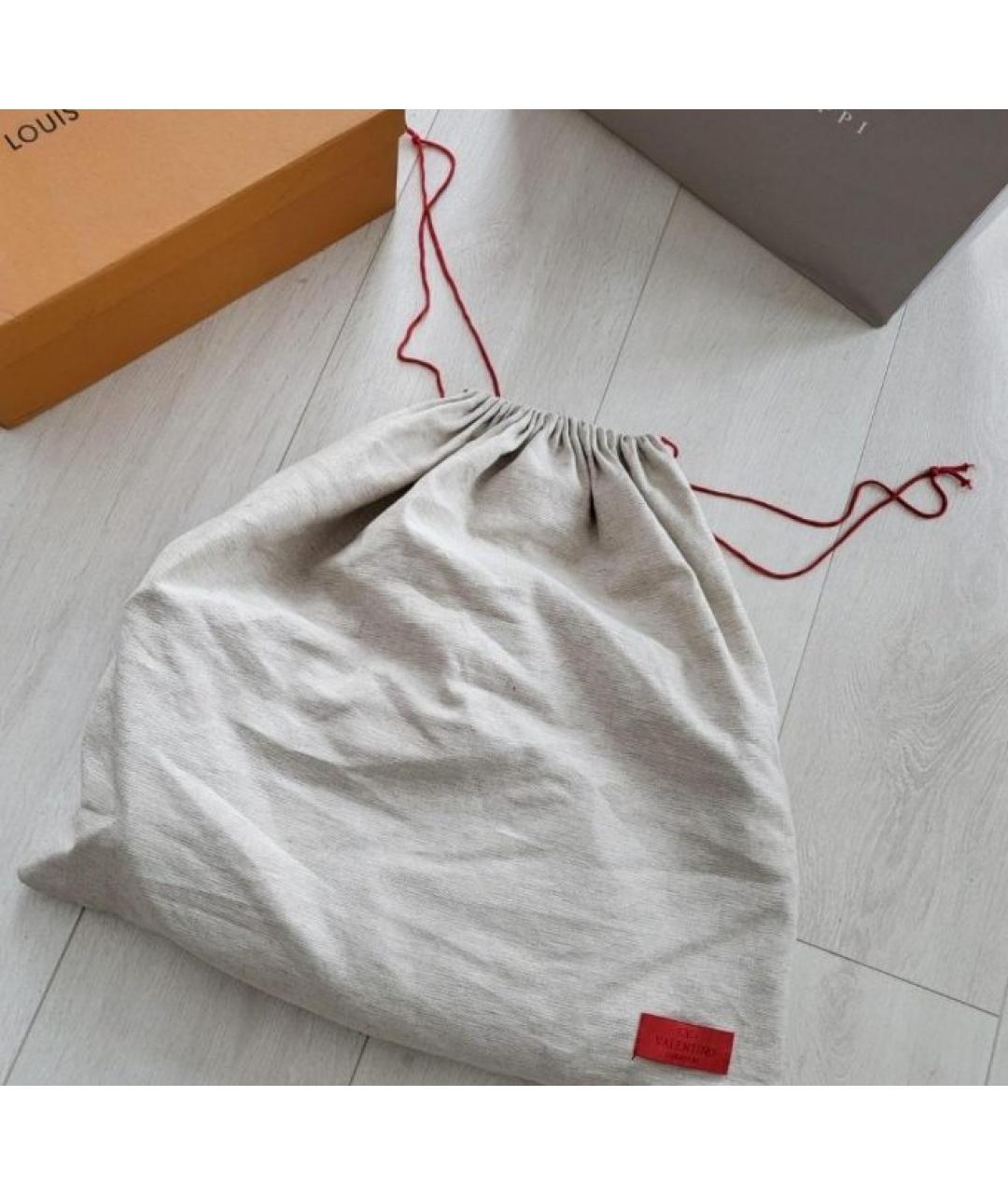 VALENTINO Черная сумка с короткими ручками из лакированной кожи, фото 5