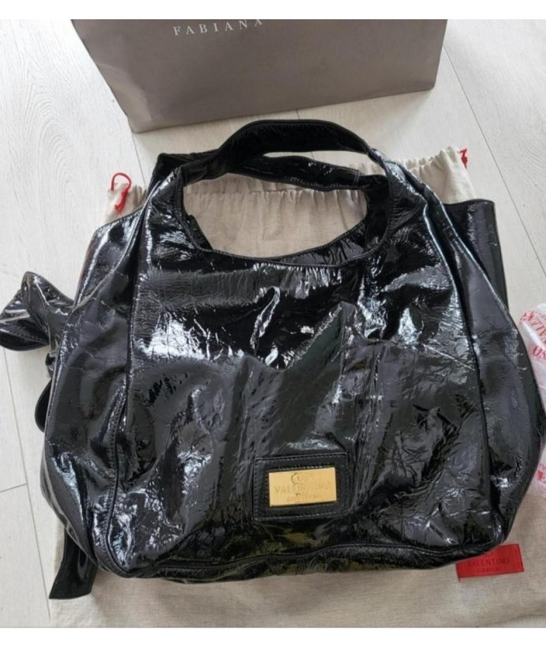 VALENTINO Черная сумка с короткими ручками из лакированной кожи, фото 3