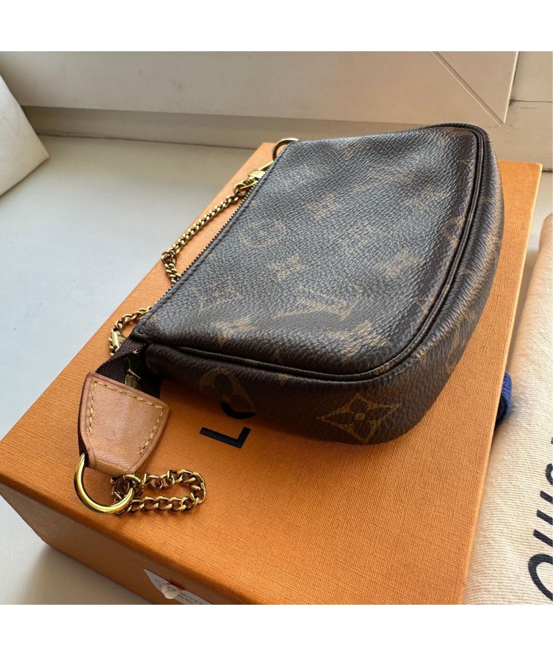 LOUIS VUITTON Коричневая сумка с короткими ручками из искусственной кожи, фото 4