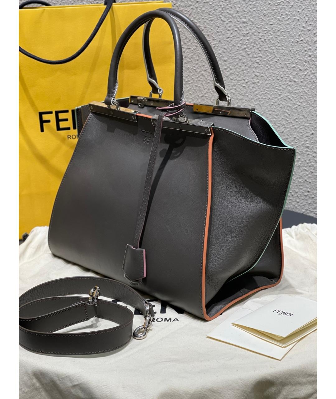 FENDI Серая кожаная сумка с короткими ручками, фото 3