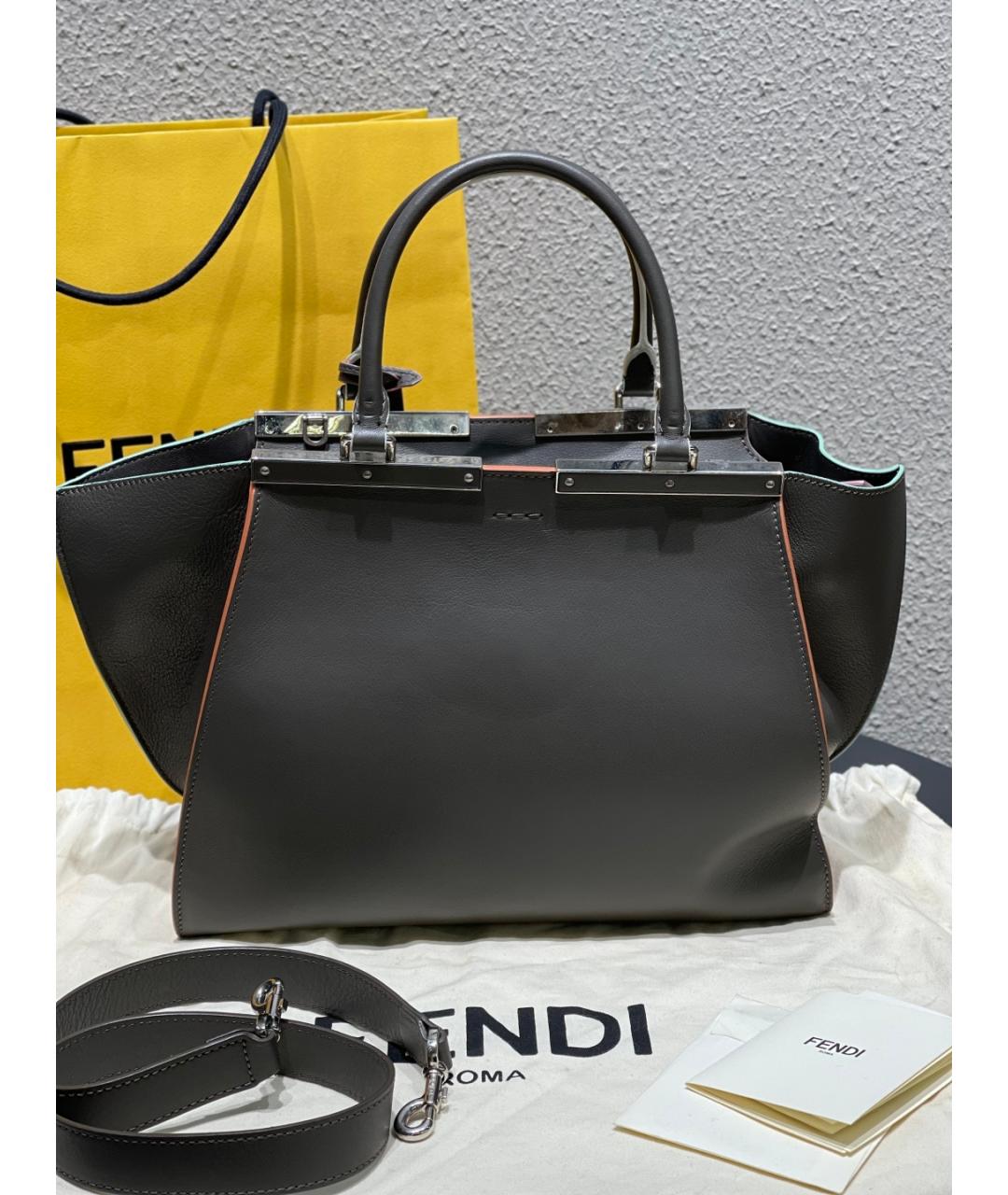 FENDI Серая кожаная сумка с короткими ручками, фото 4