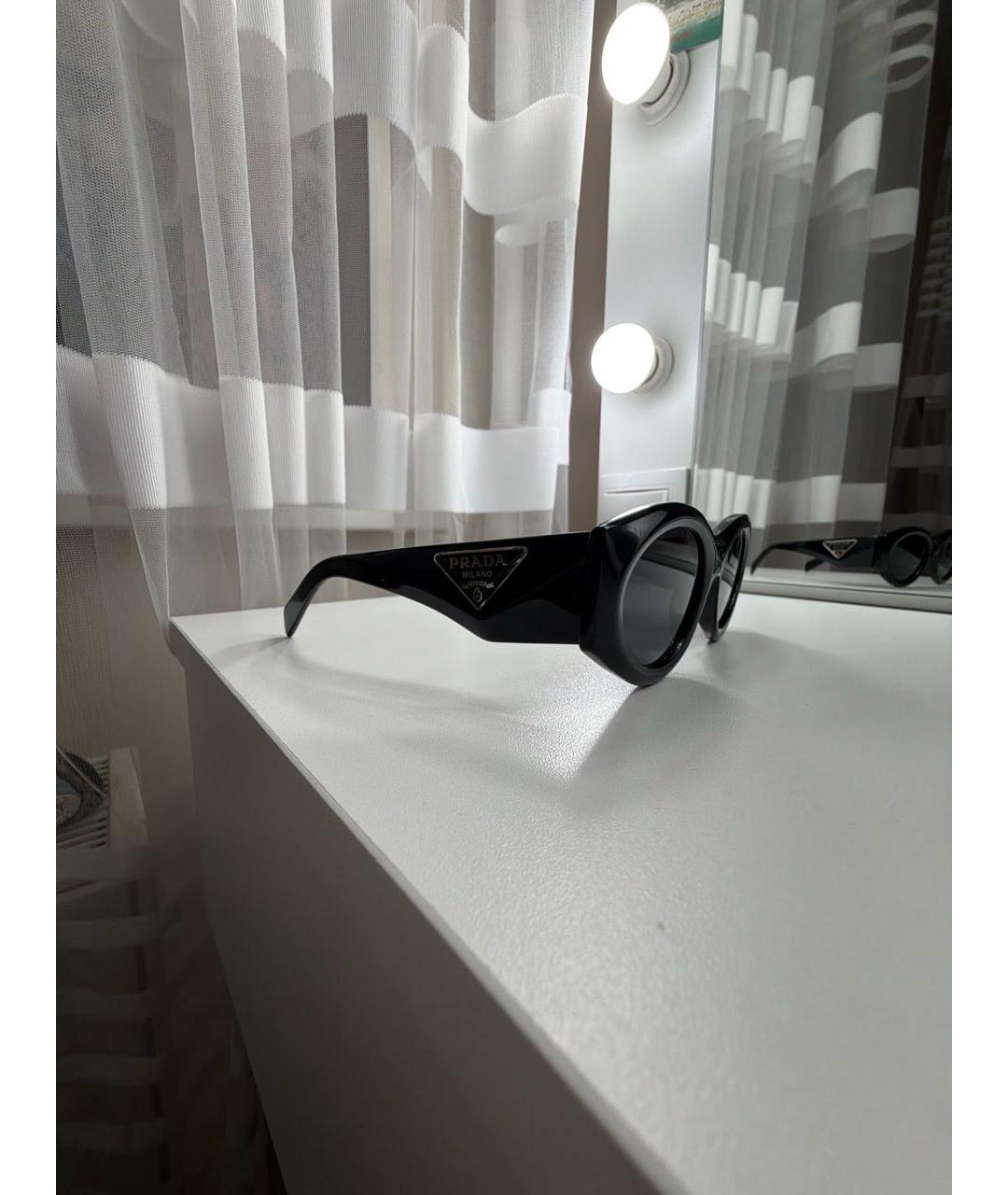PRADA Черные пластиковые солнцезащитные очки, фото 2