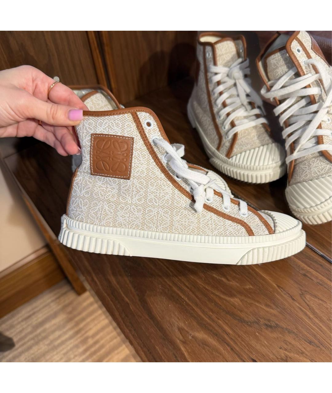 LOEWE Бежевые текстильные кеды, фото 3