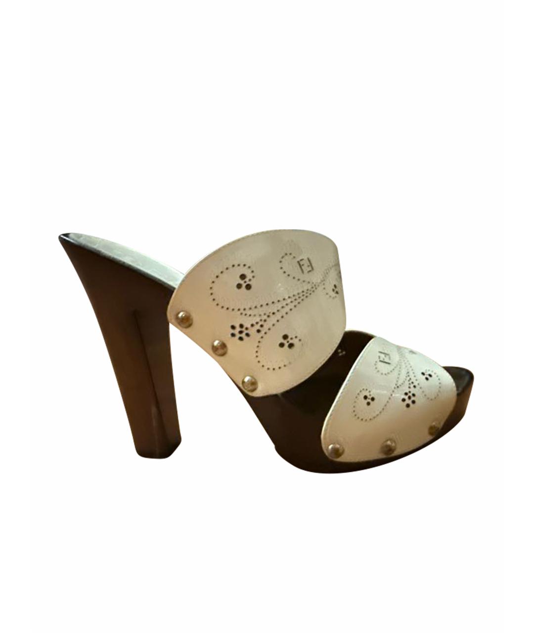 FENDI Белые сабо из лакированной кожи, фото 1