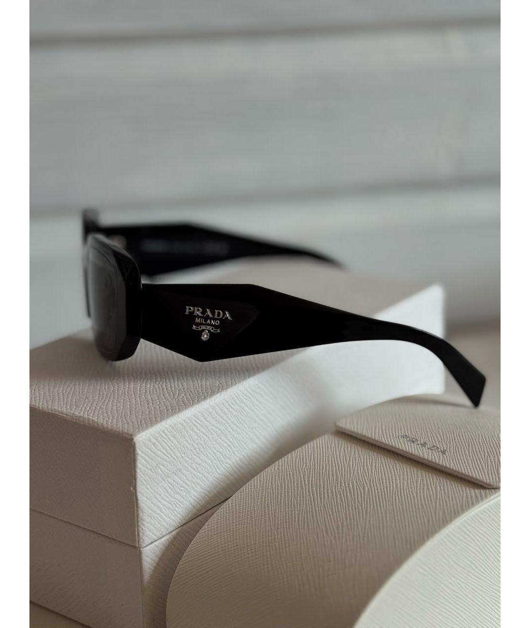 PRADA Черные пластиковые солнцезащитные очки, фото 2