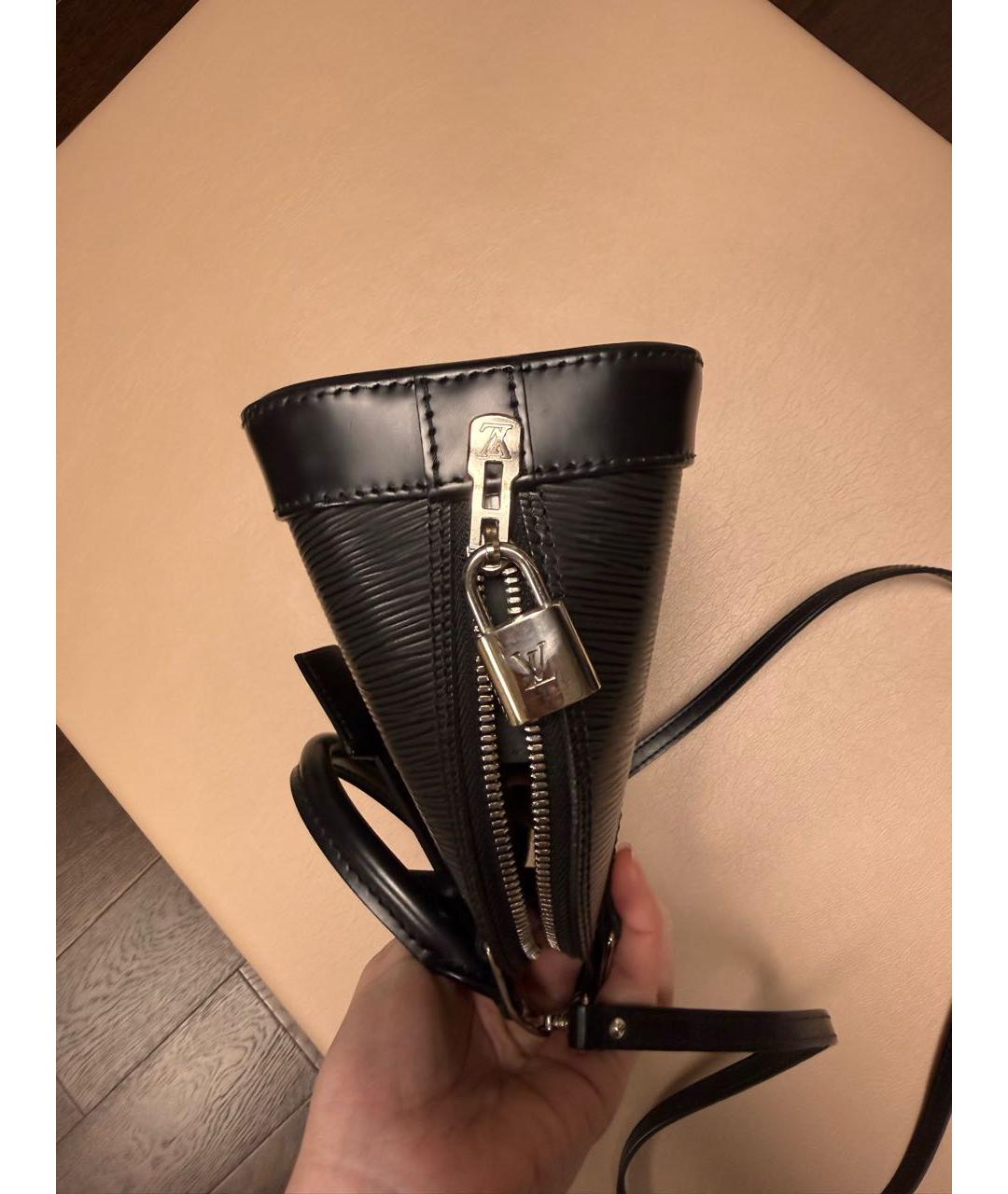 LOUIS VUITTON Черная кожаная сумка с короткими ручками, фото 3