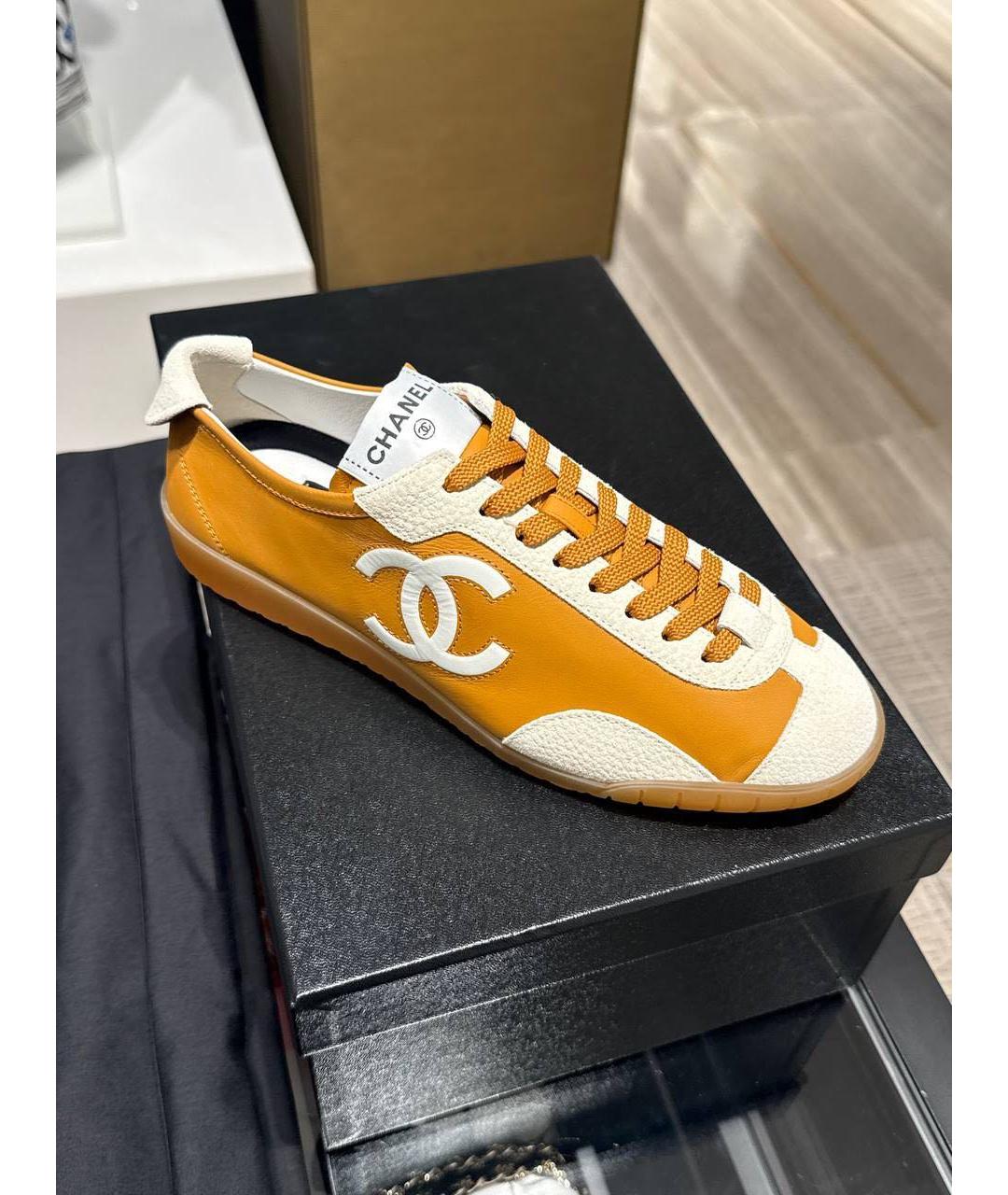 CHANEL Горчичные кожаные кроссовки, фото 2