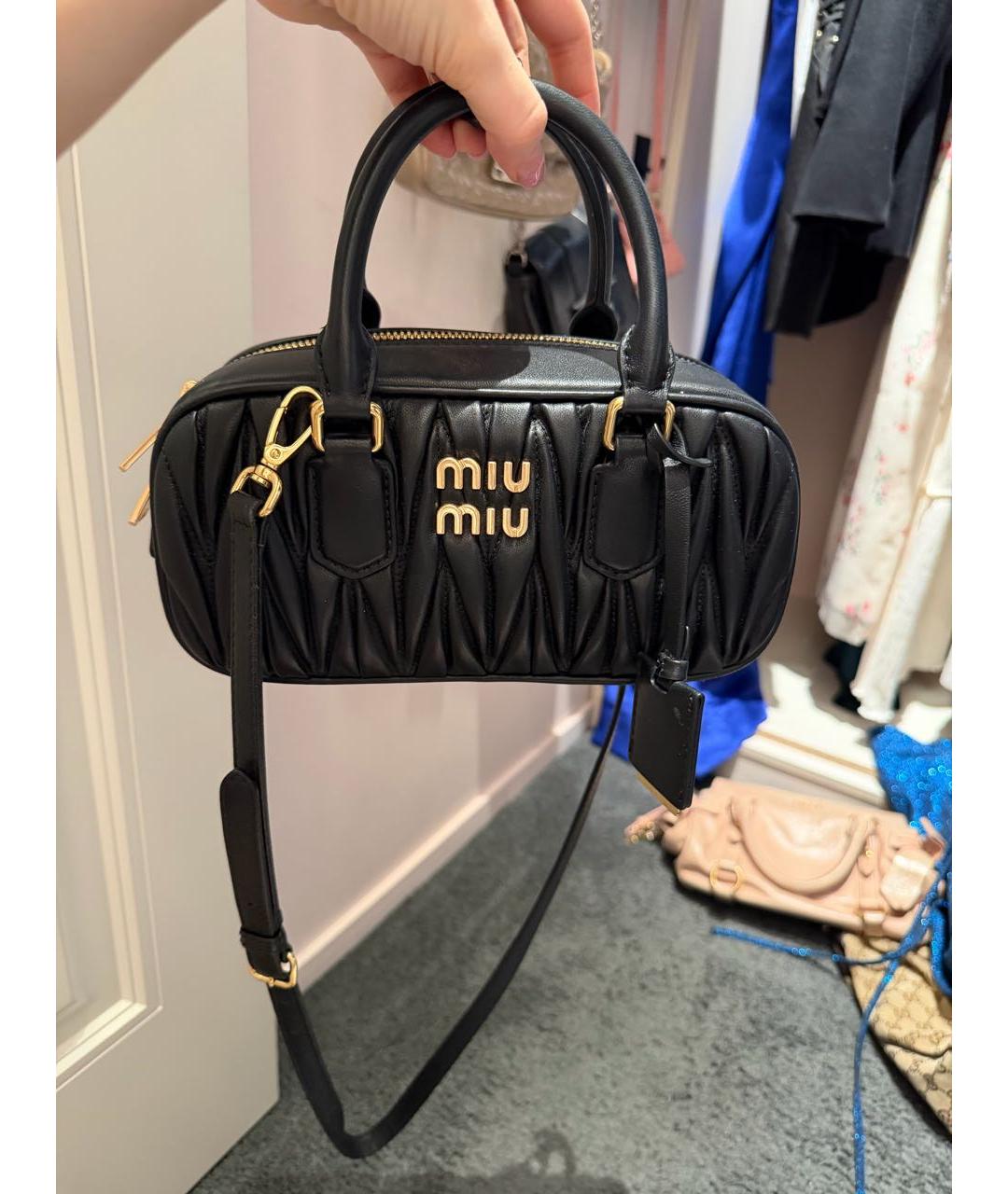 MIU MIU Черная кожаная сумка с короткими ручками, фото 2